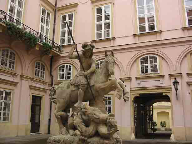 Primacialne Square