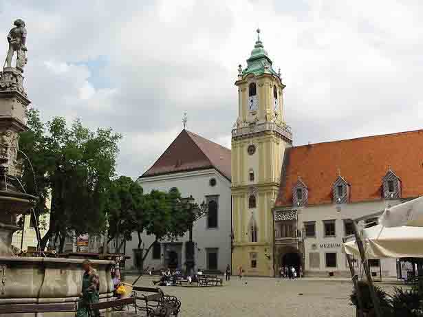 Hlavne Square