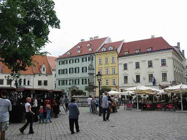 Hlavne Square