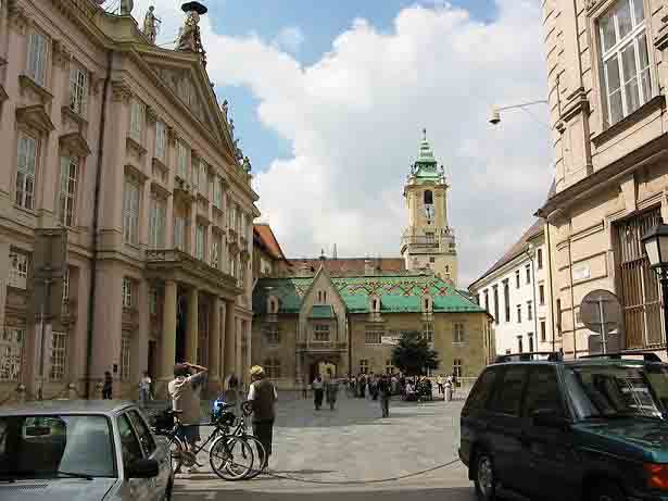 Primacialne Square